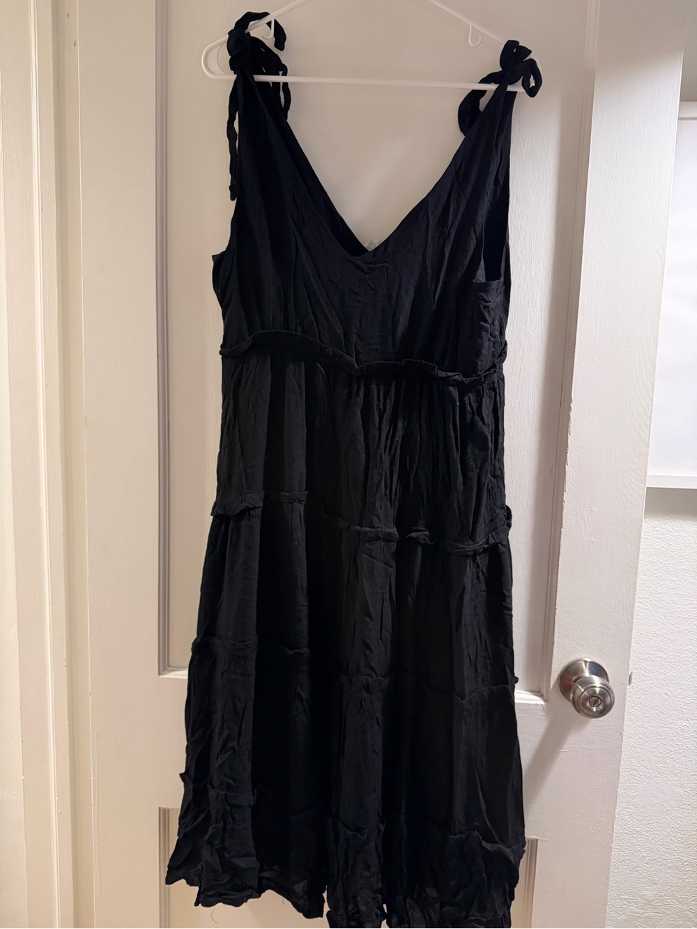 ILLA ILLA Black Tie-Shoulder V-Neck Tiered Midi Dress